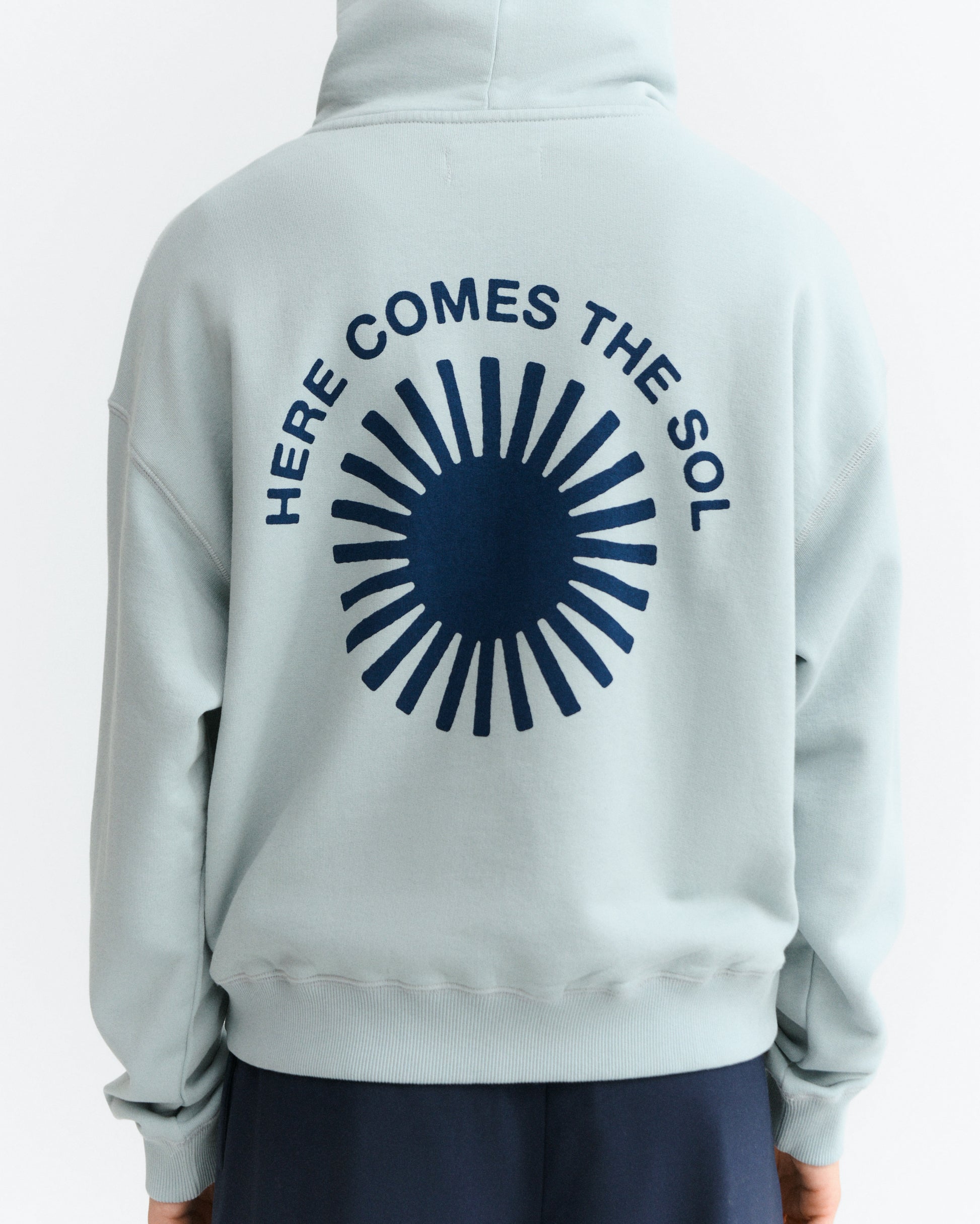 Hoodie azul sol azul oscuro espalda Valeria sostenible - 7