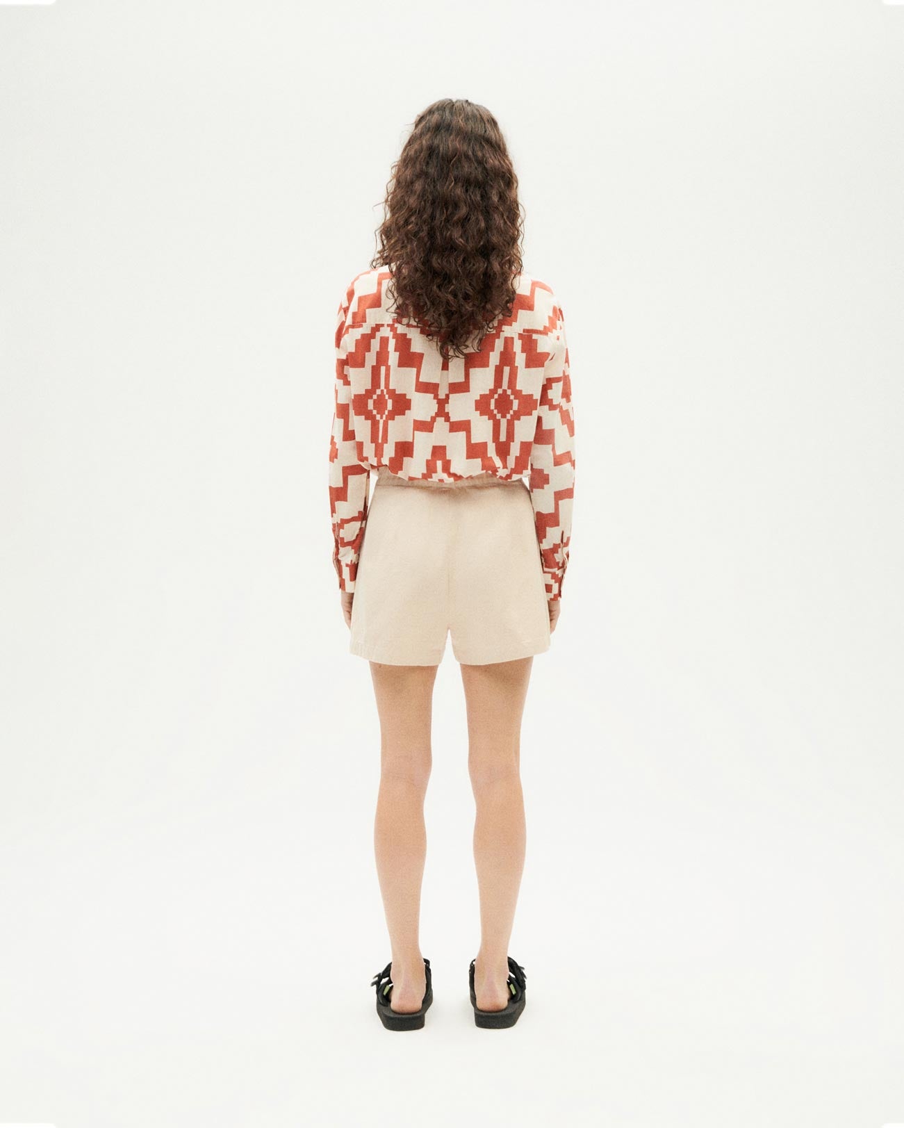 Short crudo Narciso sostenible -3