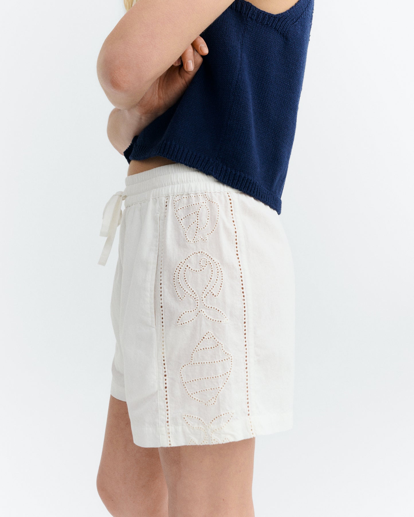Shorts blanco bordado Geranio sostenible - 4