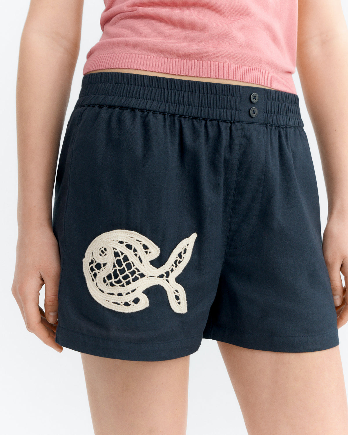 Shorts bordado a mano fish Geraldine sostenible - 3