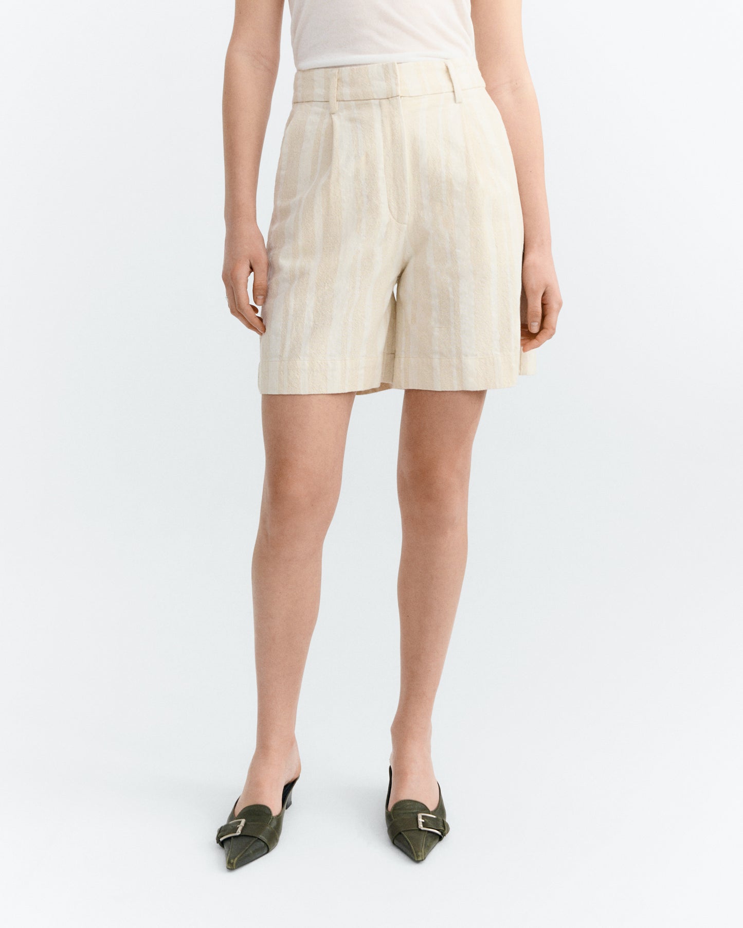 Bermuda pinzas rayas cruda Lia sostenible - 2