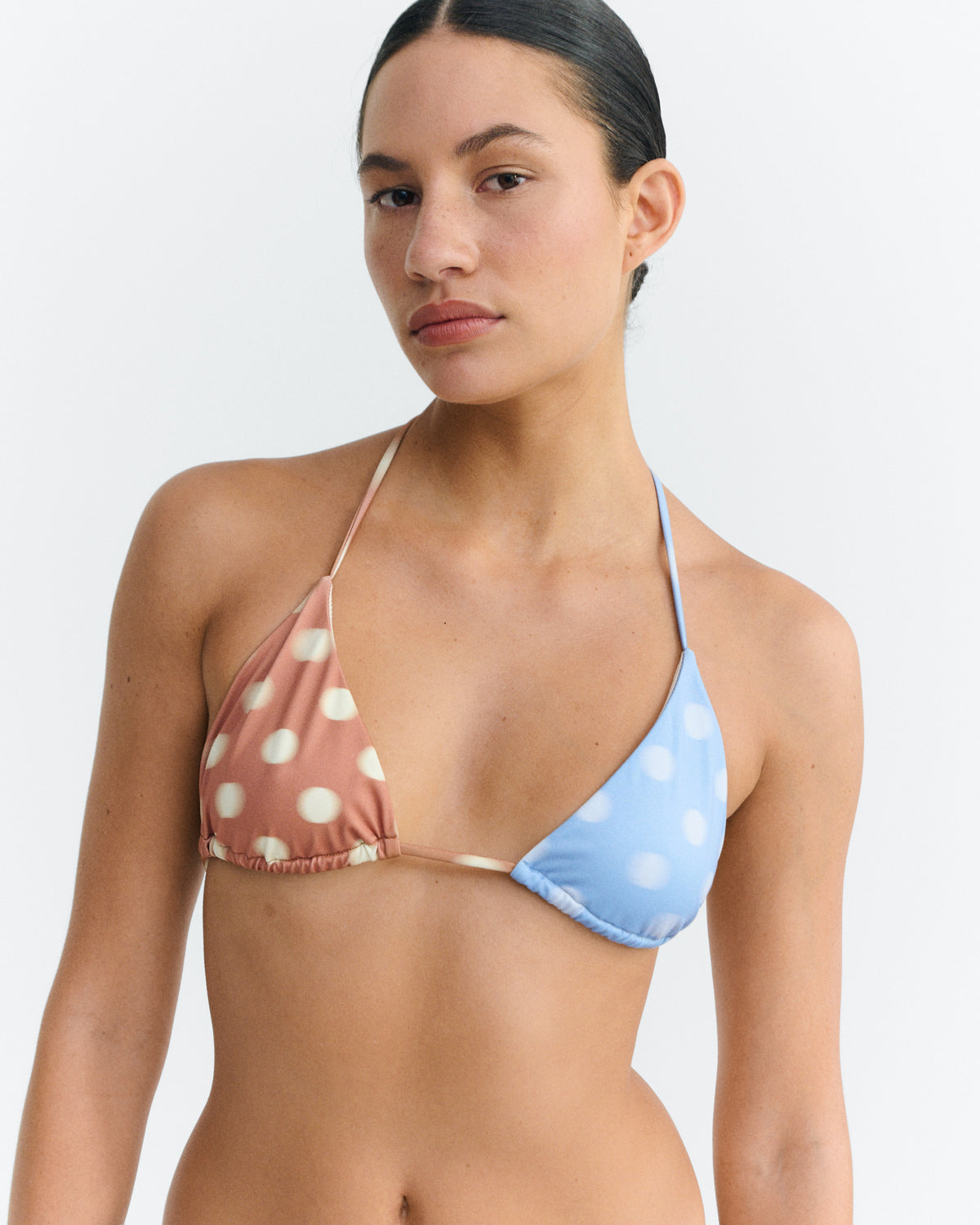 Top bikini ajustable bicolor lunares Calabria sostenible - 4