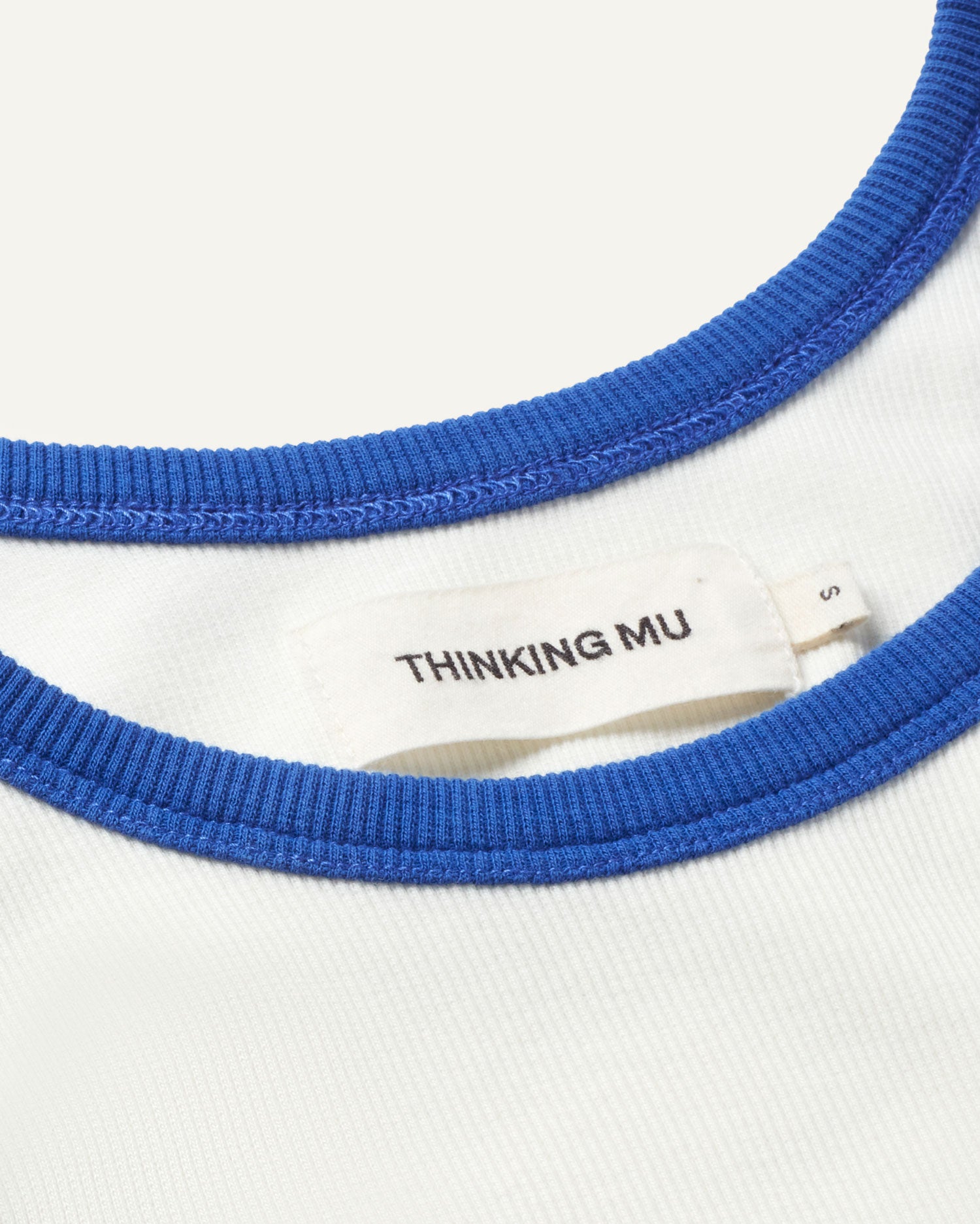 Top blanco contraste Harriet sostenible  - silueta 6