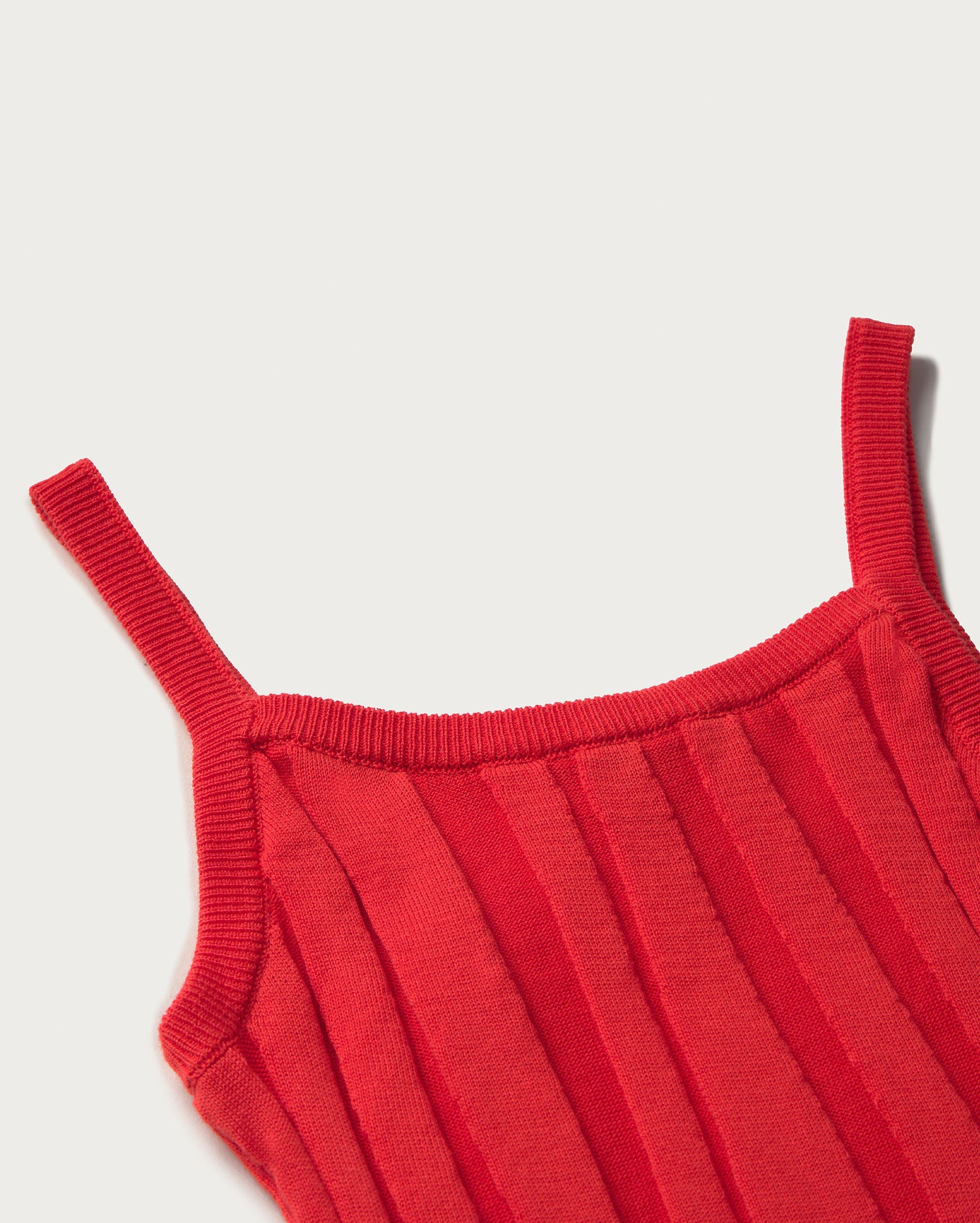 Top rojo Nadine sostenible - silueta 2