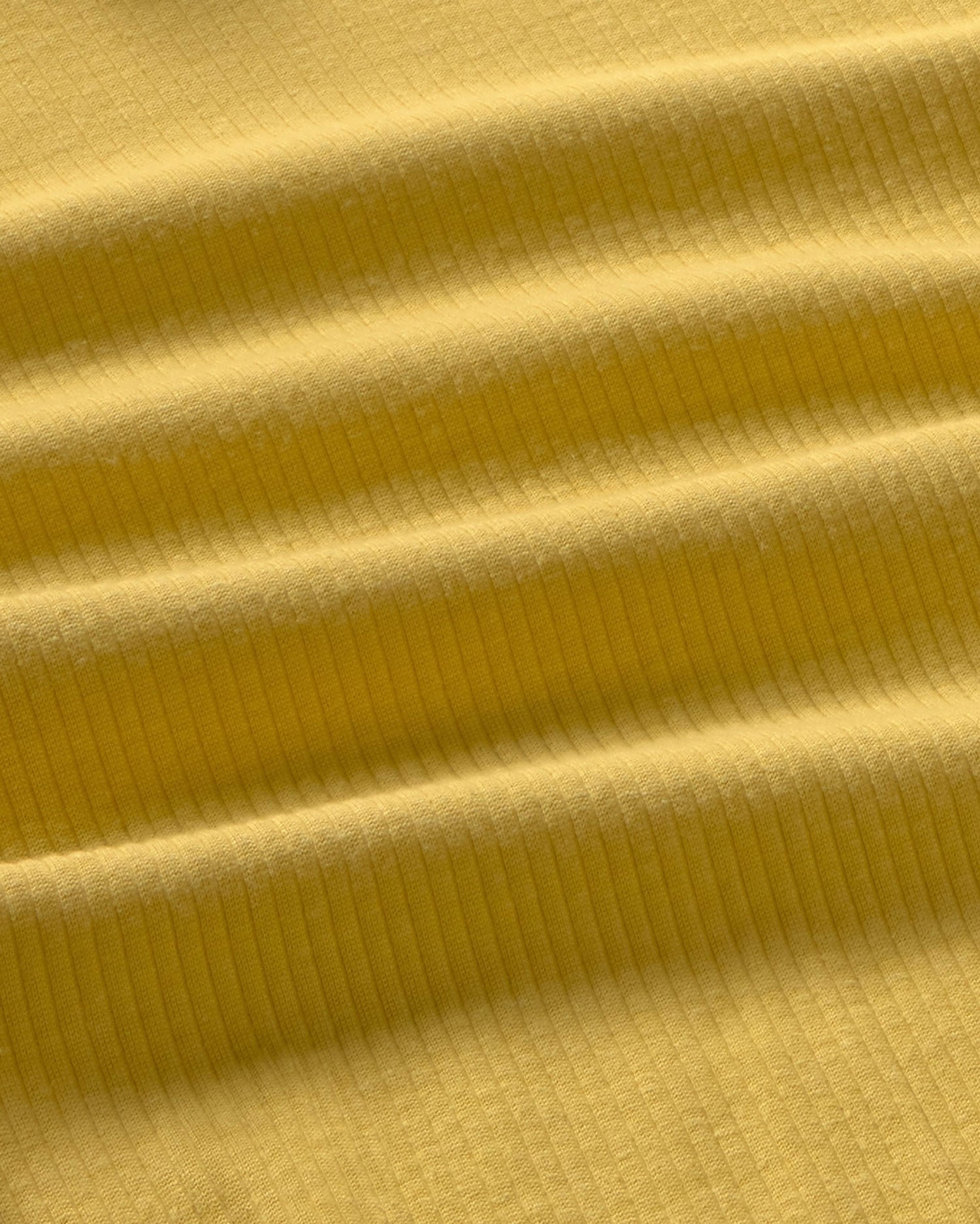 Top cuello alto amarillo hemp Aine sostenible silueta - 2