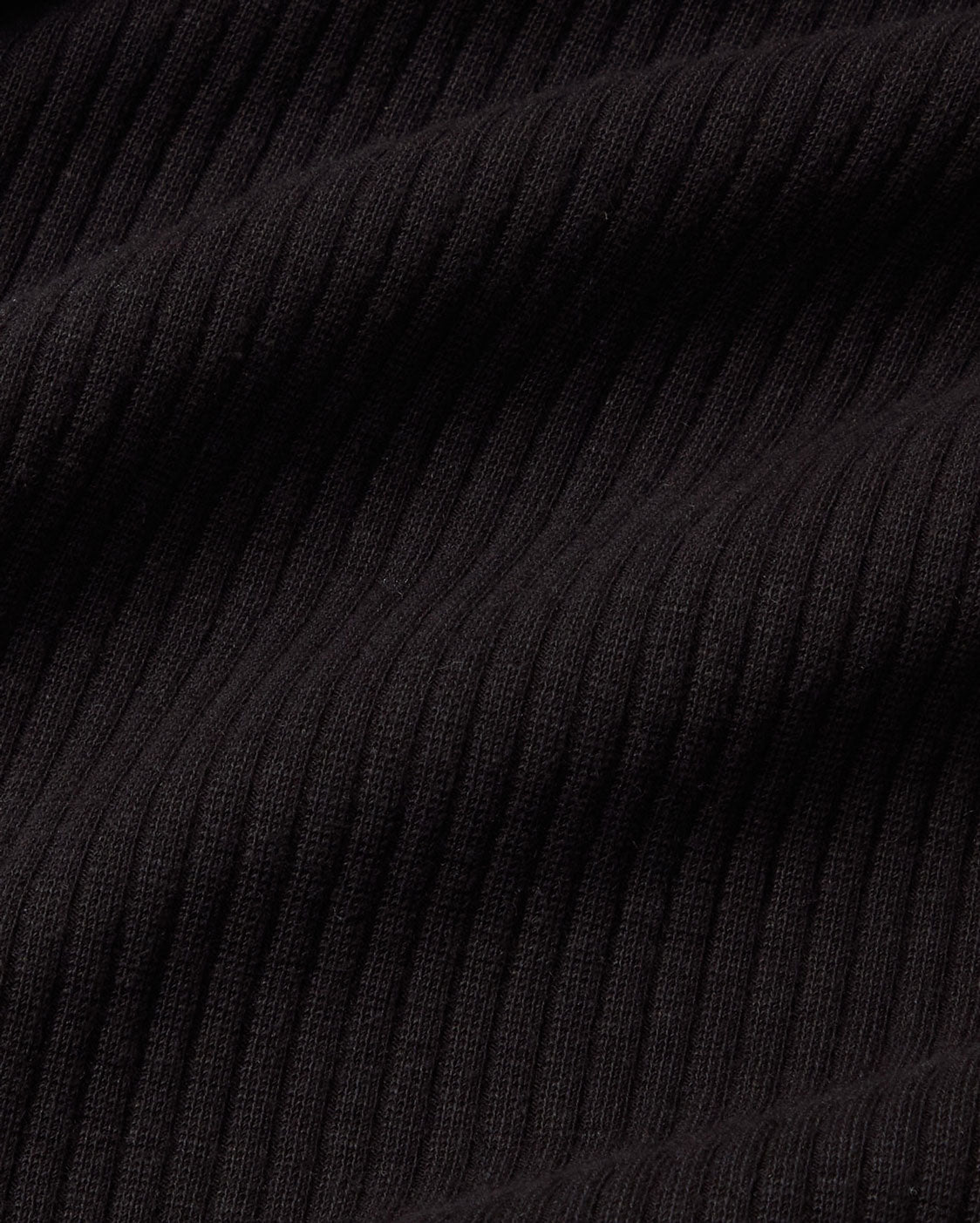 Top cuello alto negro hemp Aine sostenible silueta - 2