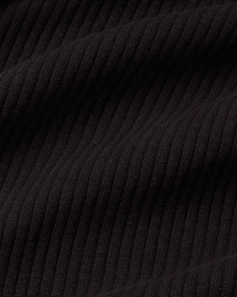 Top cuello alto negro hemp Aine sostenible silueta - 2