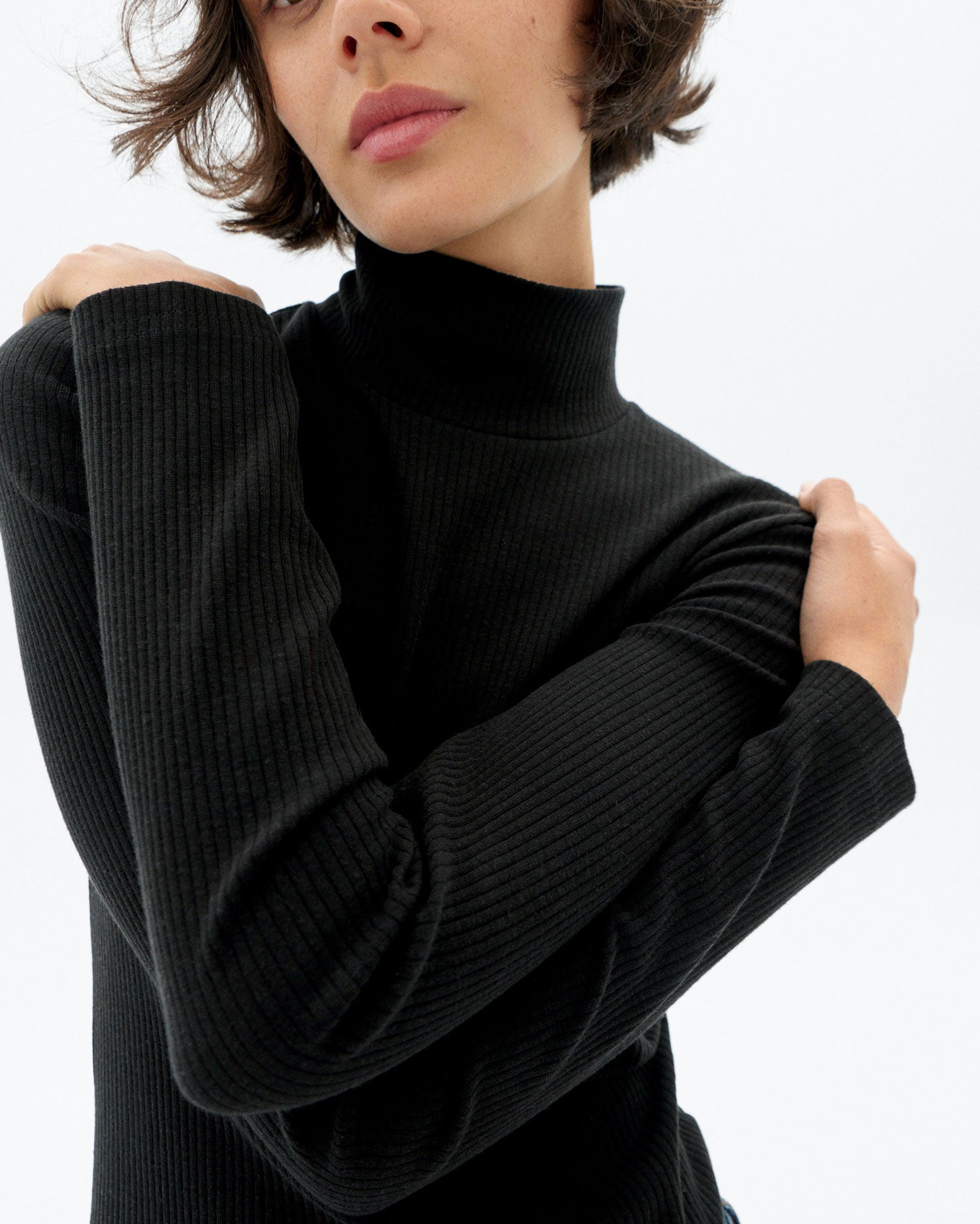 Top cuello alto negro hemp Aine sostenible - 3