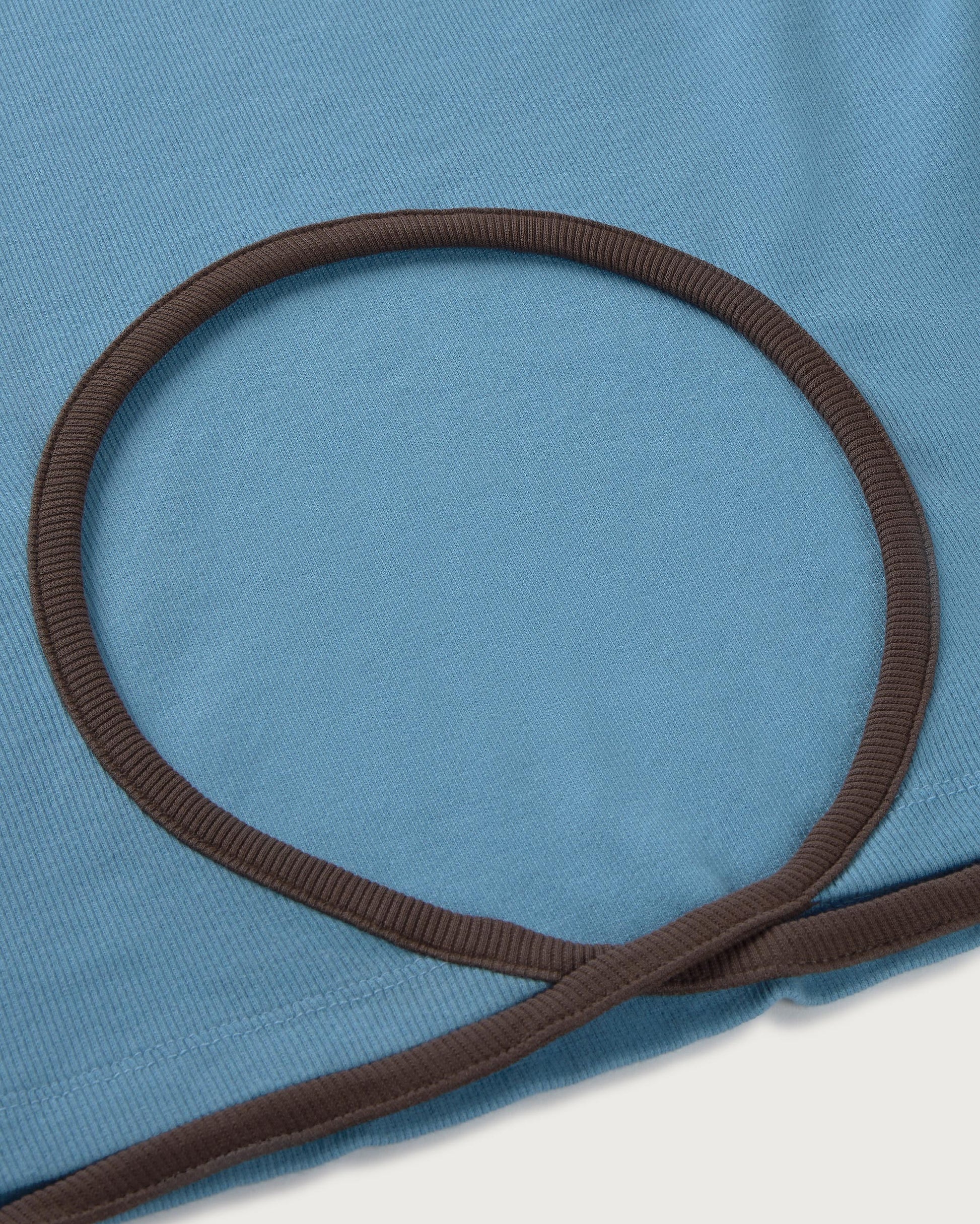 Top slim azul lazo abertura espalda Rio sostenible silueta - 2