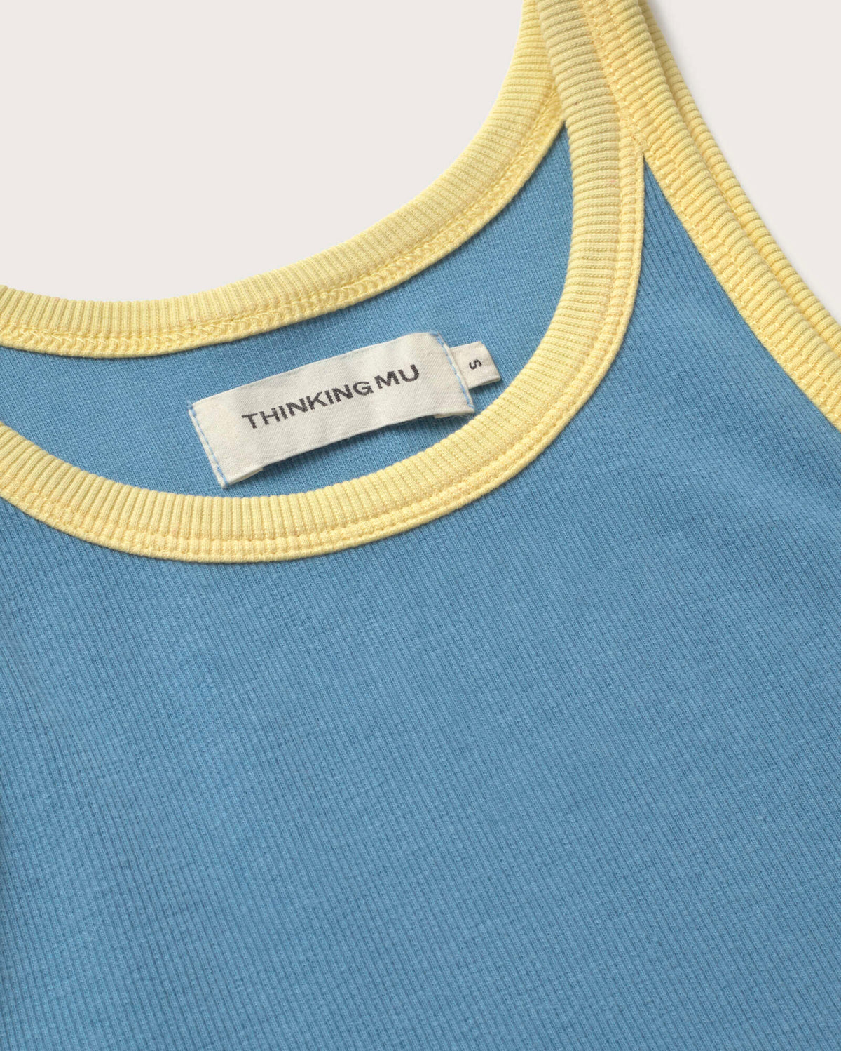 Top halter azul contraste amarillo Harriet sostenible silueta - 2