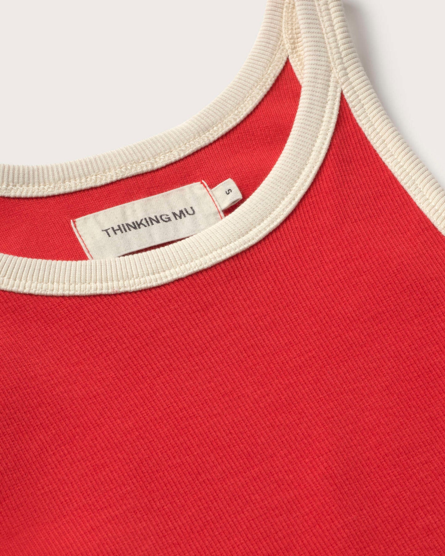 Top halter rojo contraste blanco Harriet sostenible silueta - 2