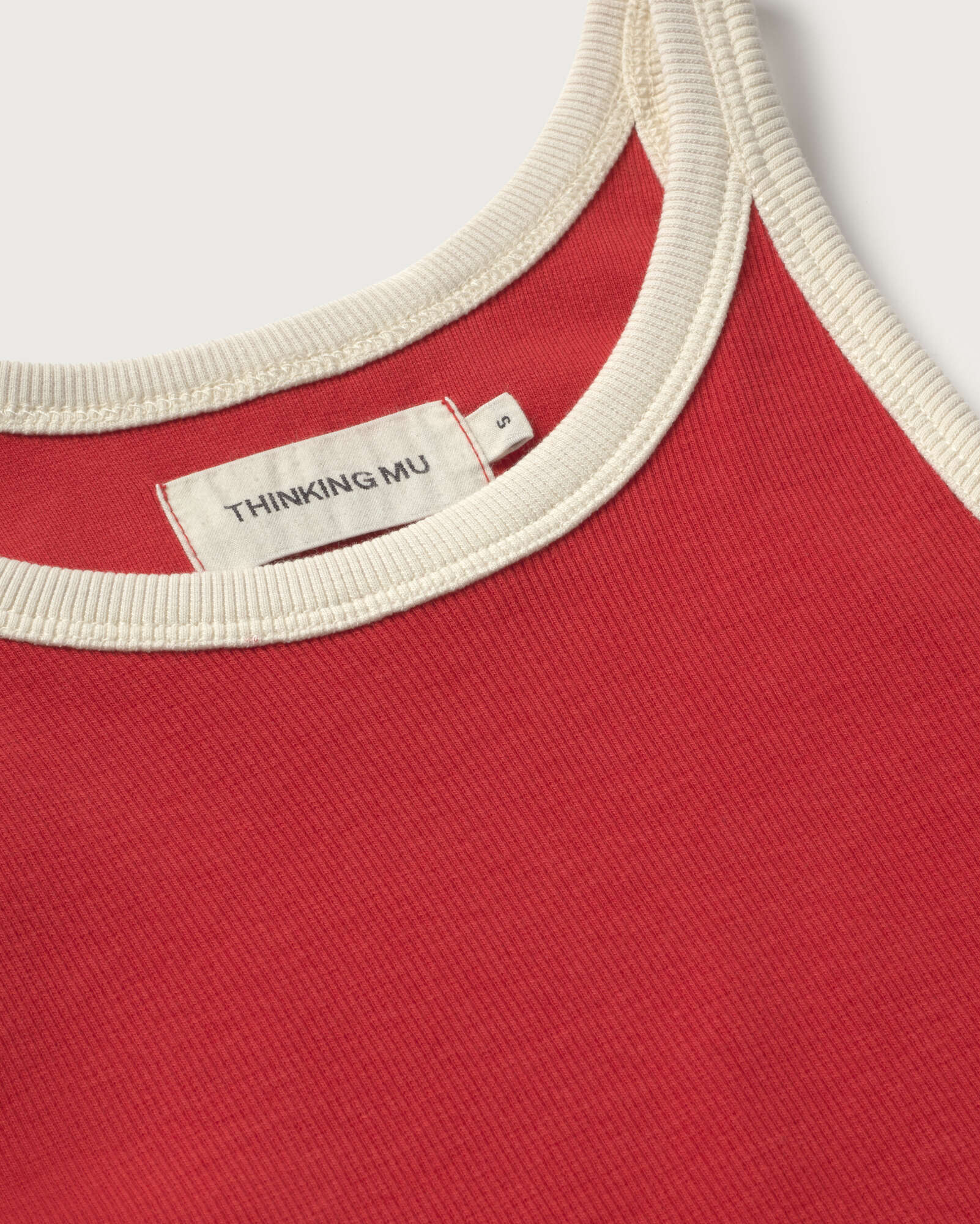 Top halter rojo contraste blanco Harriet sostenible silueta - 2