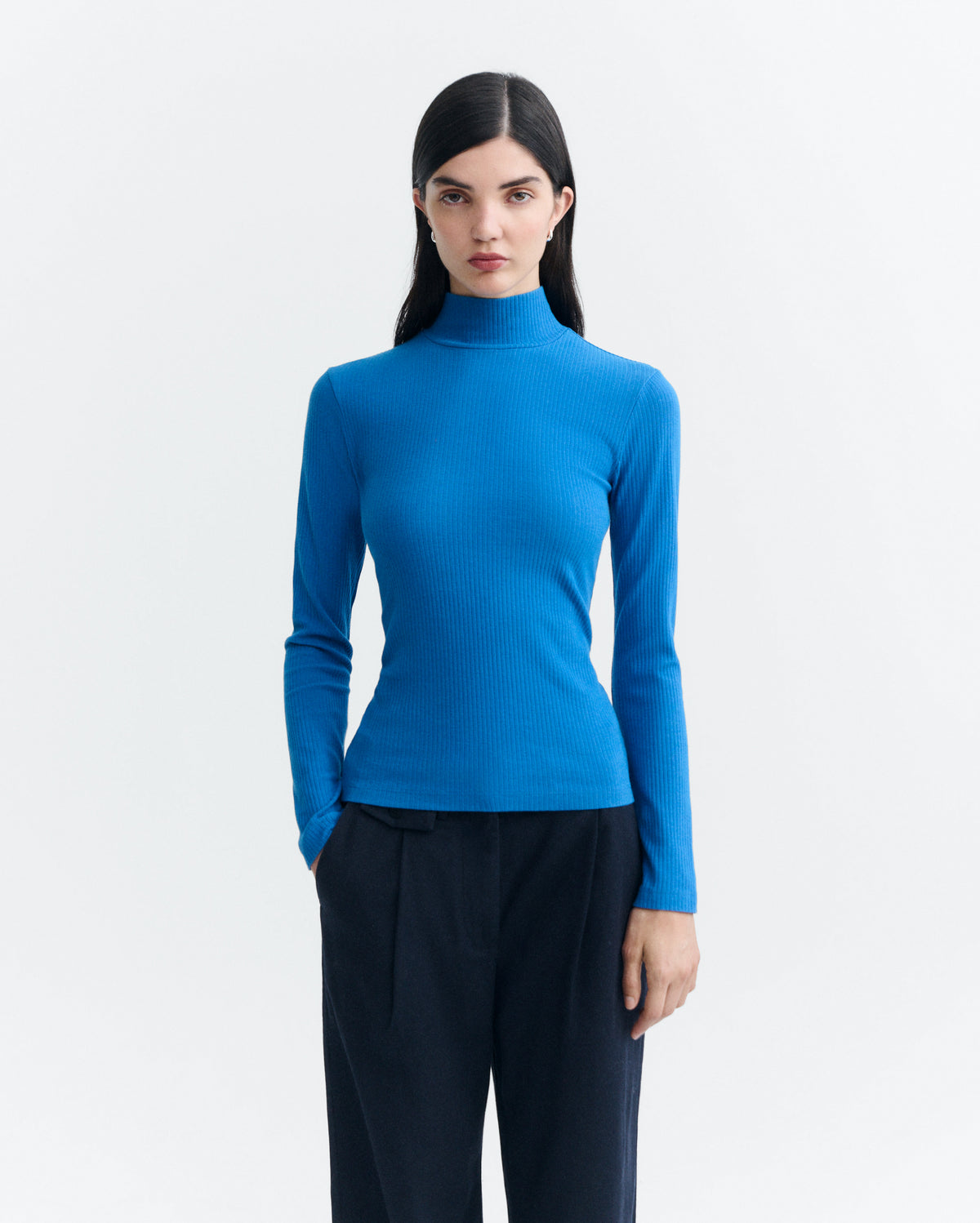 Top cuello alto rib azul Aine sostenible - 2