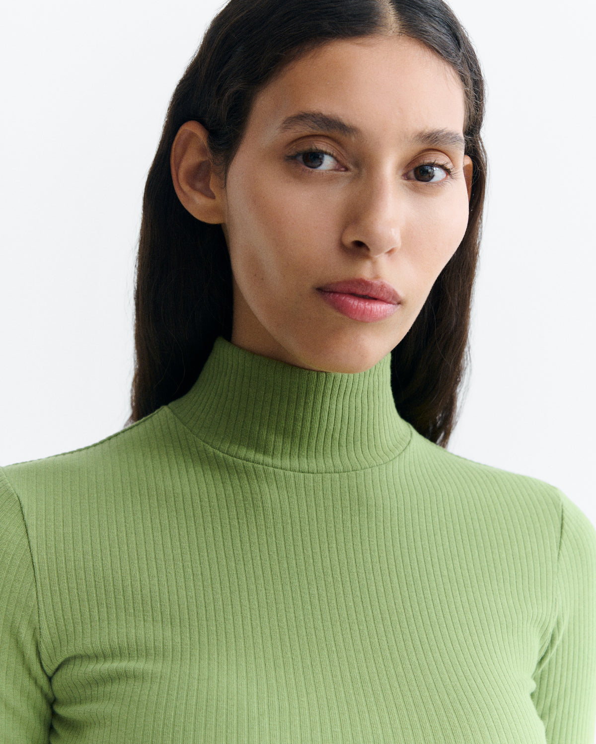 Top cuello alto rib verde Aine sostenible - 3