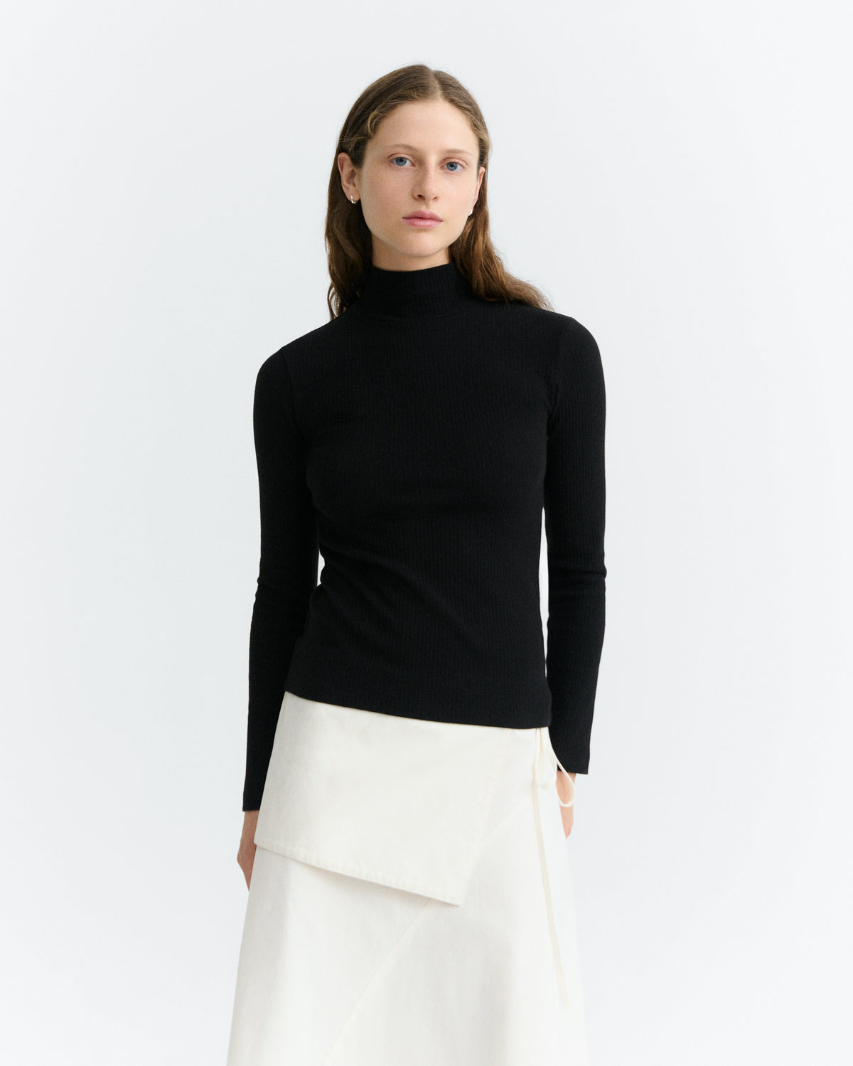 Top cuello alto rib negro Aine sostenible - 4