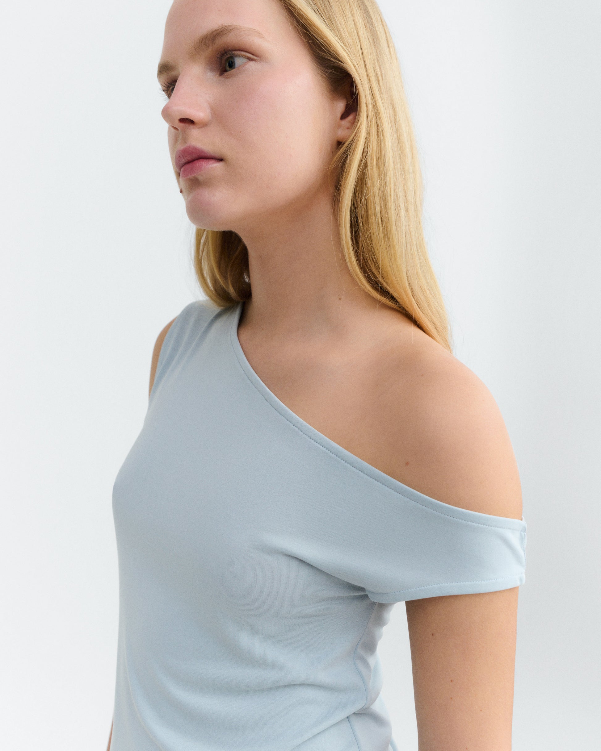 Top azul asimétrico Zohar sostenible - 3