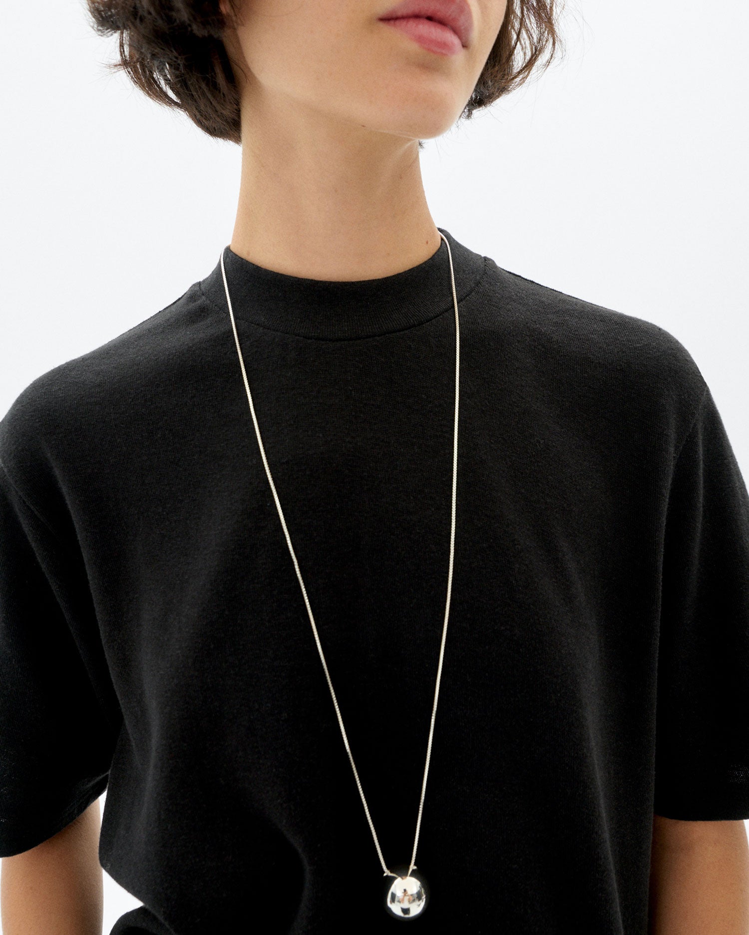 Aidin black t-shirt short sleeve sustainable hemp woman | Thinking Mu
