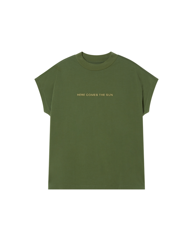 Camiseta verde Here comes the sun sostenible -siluetax