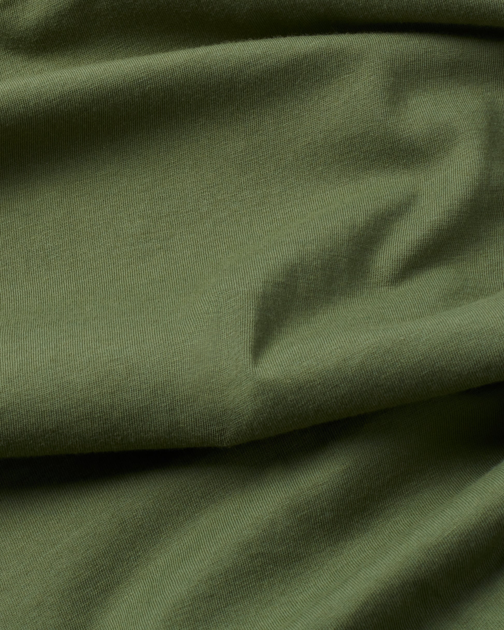 Camiseta verde Here comes the sun sostenible  - silueta 2