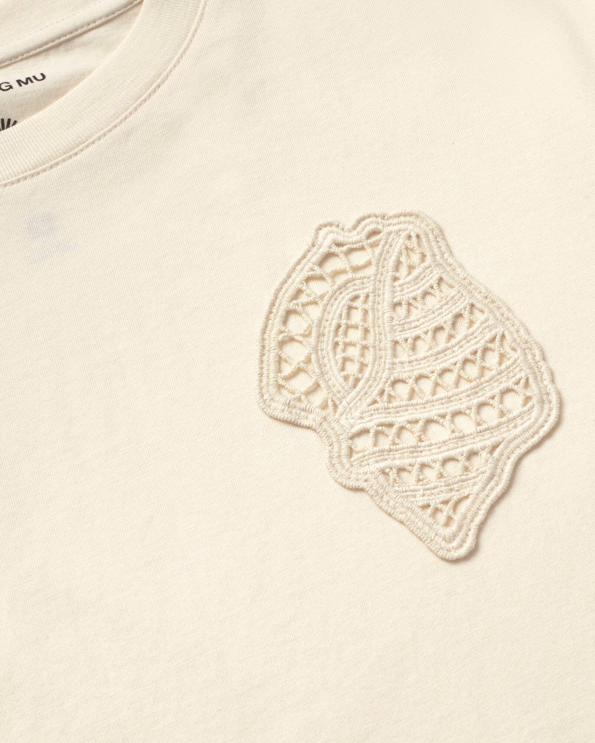 Camiseta patch bordado shell Lucia sostenible silueta - 2