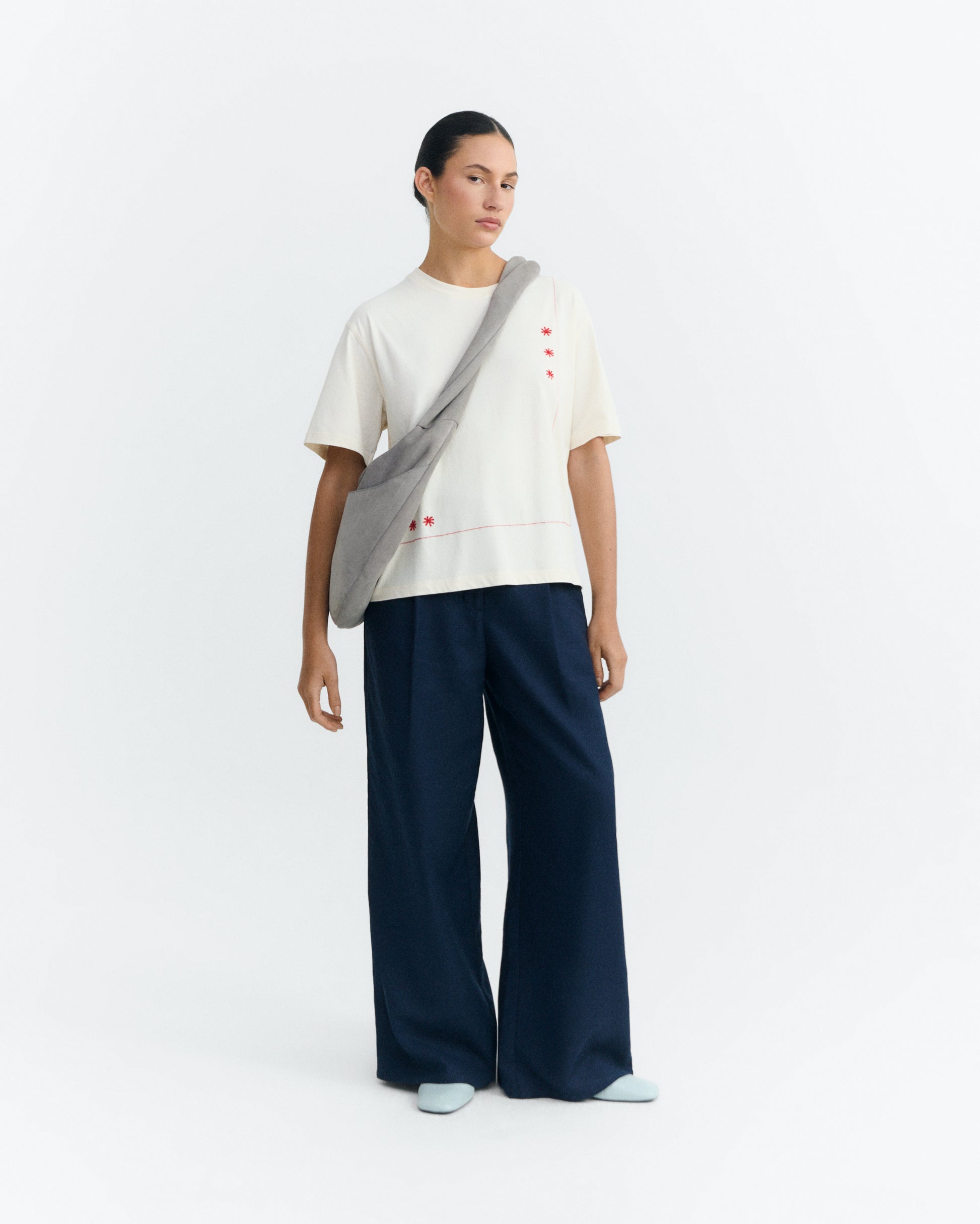 Camiseta bordada a mano sole mio Lucia sostenible - 1