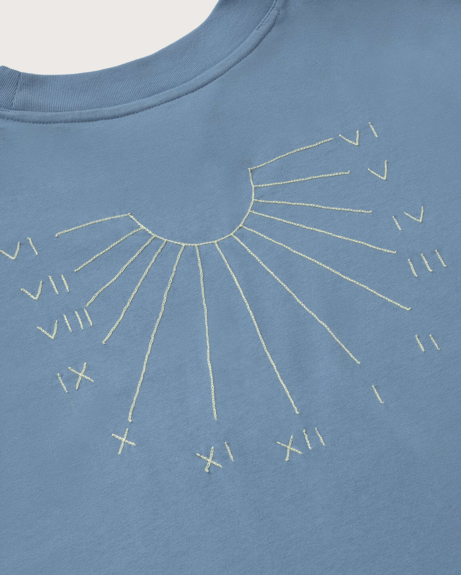 Camiseta oversize bordada a mano Lena sostenible silueta - 2