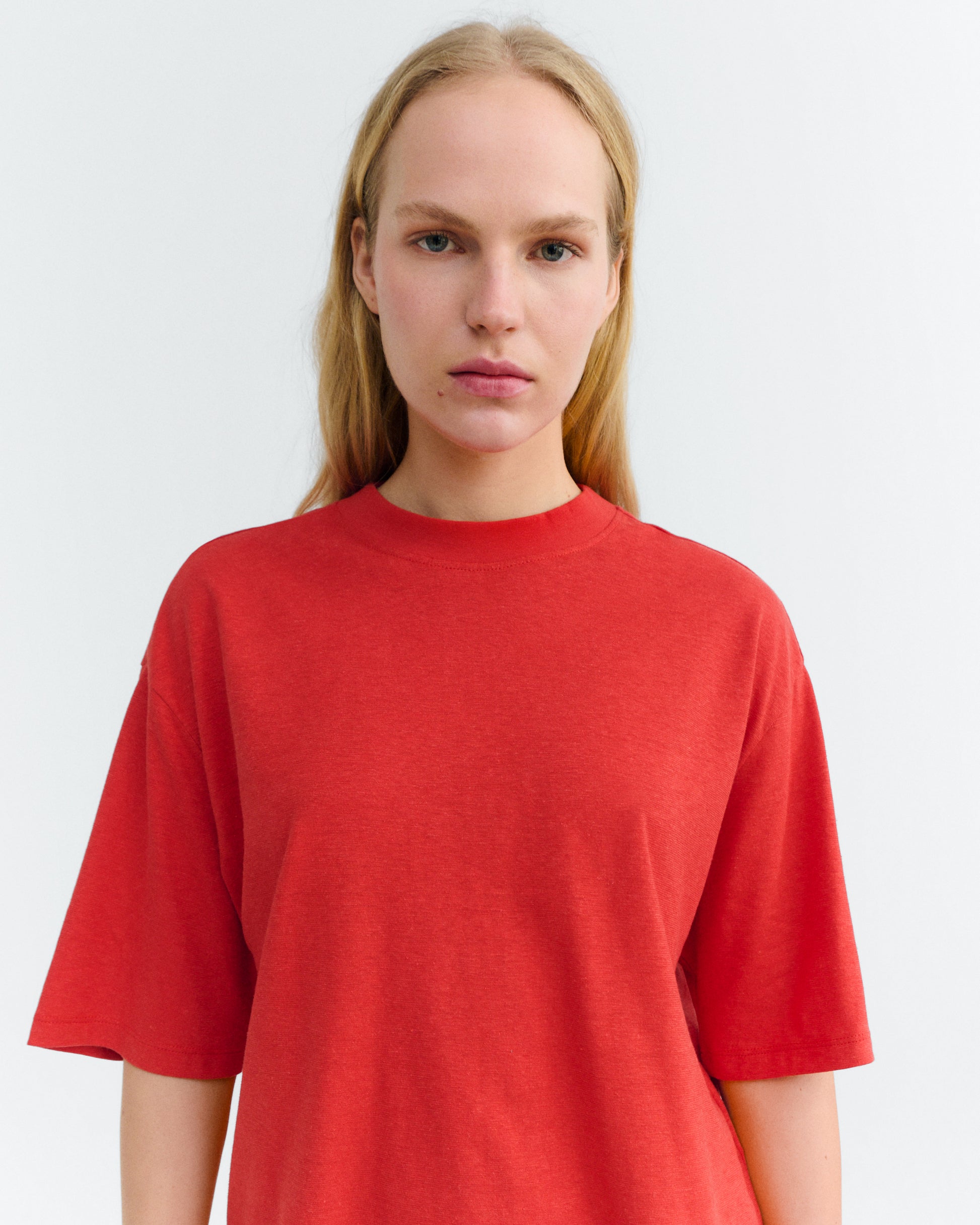 Camiseta oversize roja hemp Lena sostenible - 4
