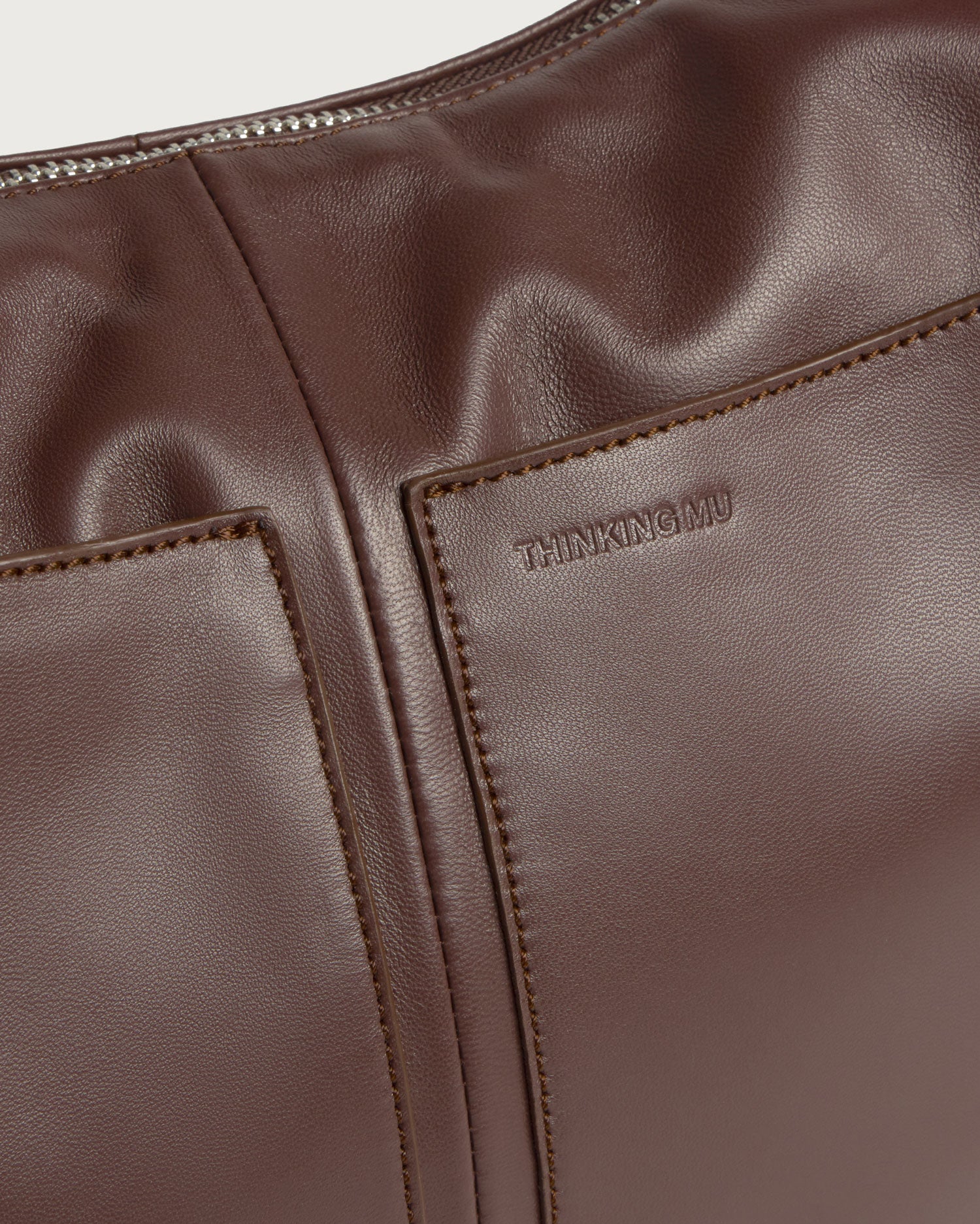 Bolso marrón piel Ova sostenible - silueta 4