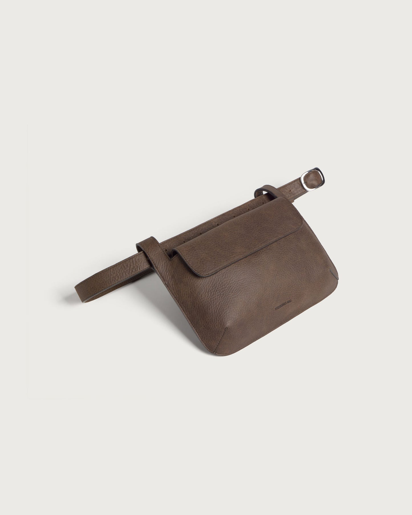 Riñonera marrón piel Brick sostenible - silueta 3