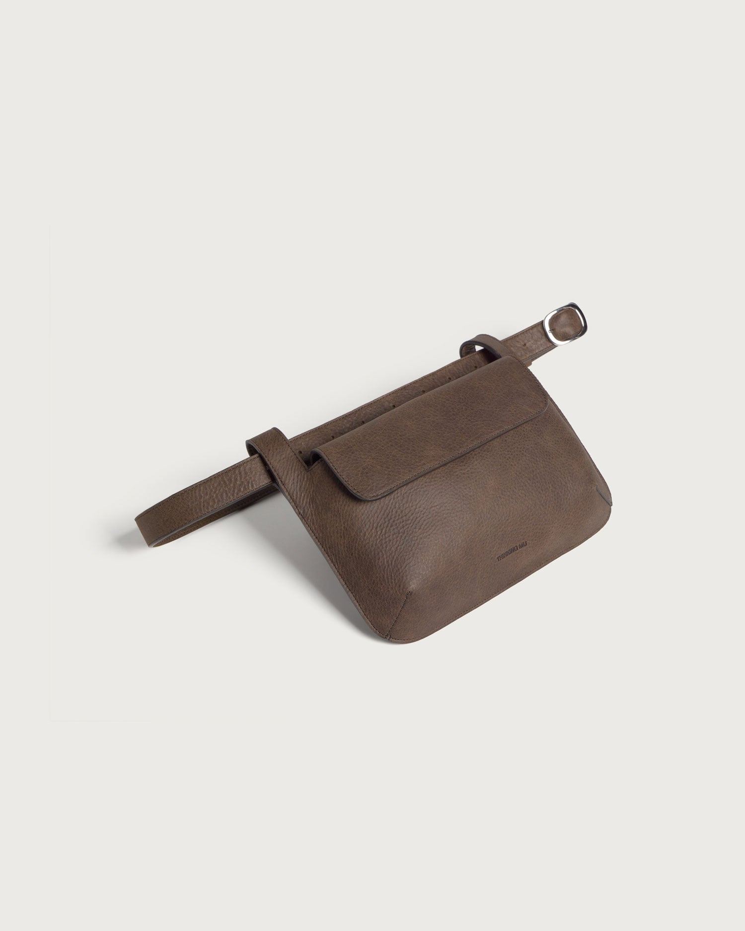 Riñonera marrón piel Brick sostenible - silueta 3