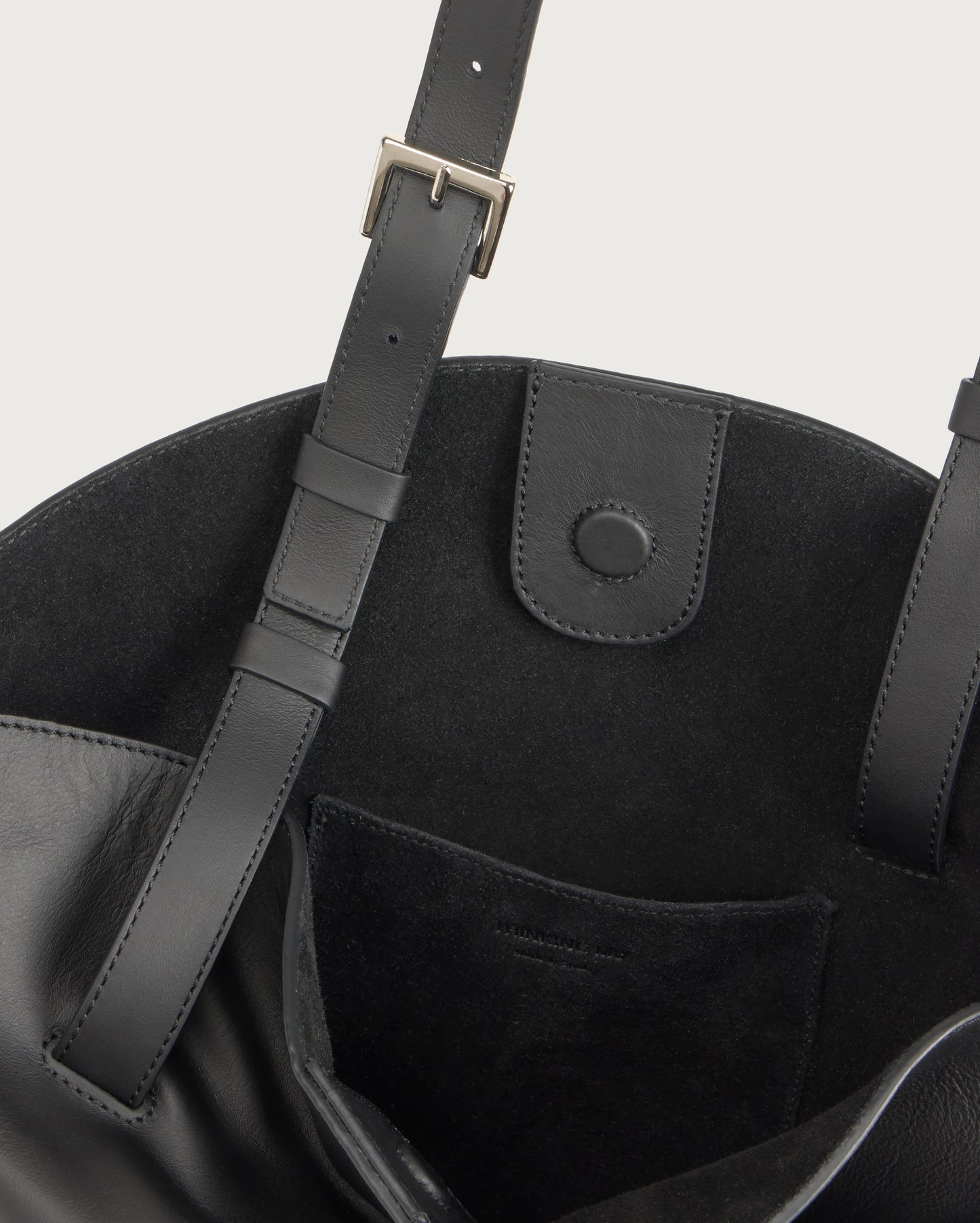 Bolso negro y navy piel Carolyn sostenible silueta - 4