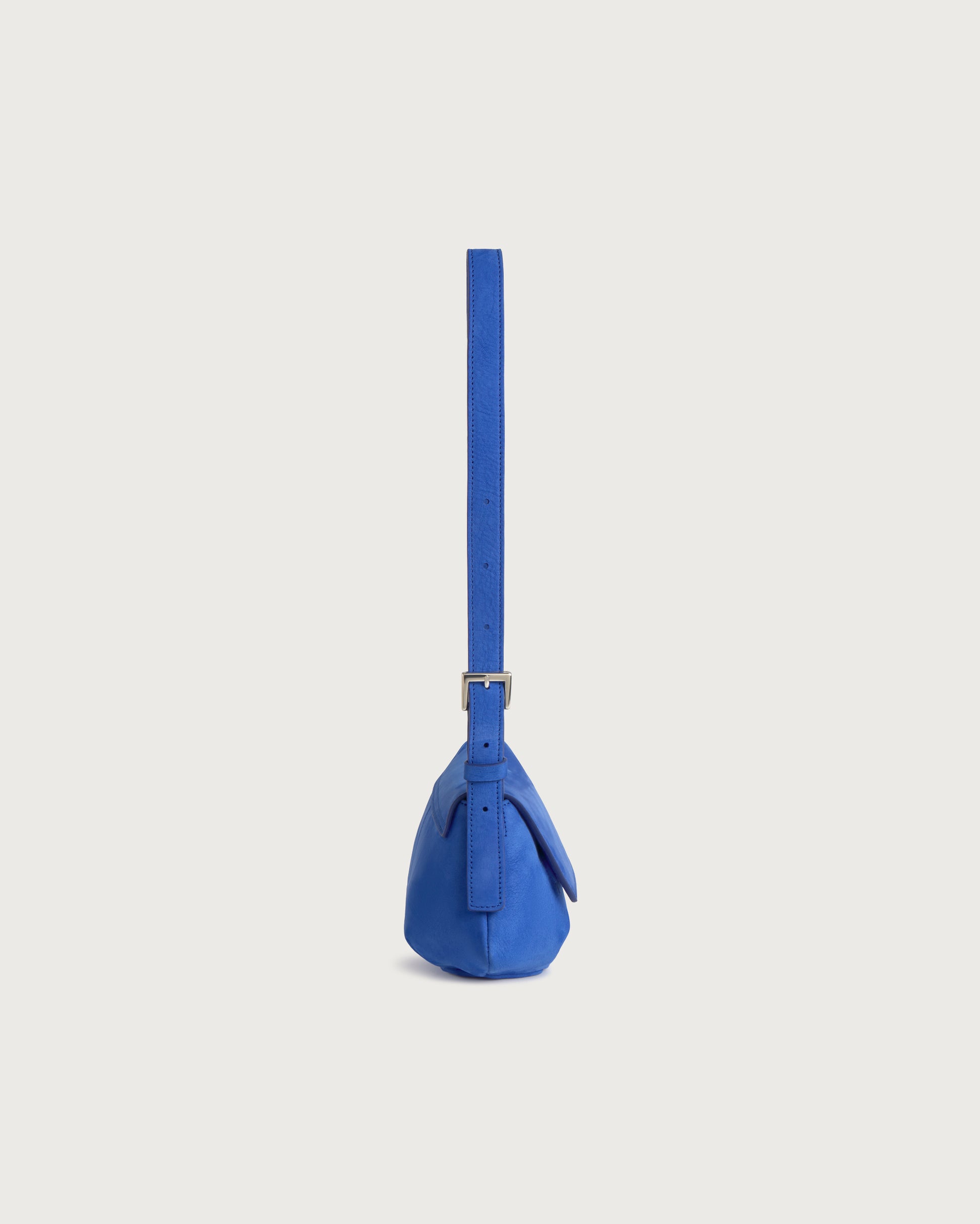 Bolso azul eléctrico piel Jennie sostenible silueta - 6