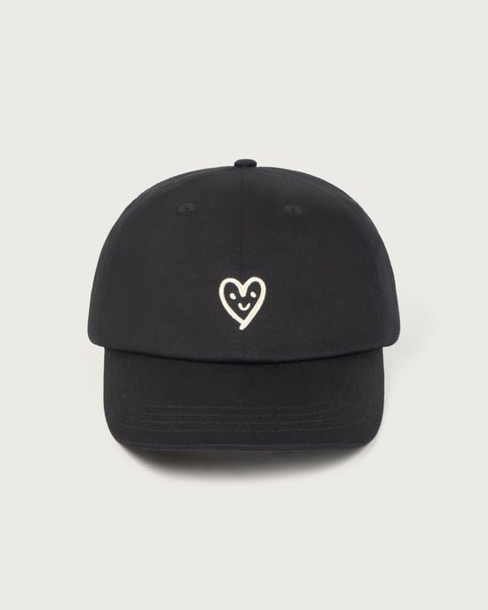 Gorra negra cutre heart Chris sostenible-silueta-2