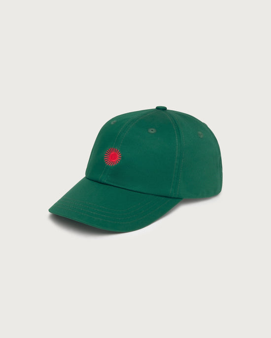 Gorra verde oscura contraste Chris sostenible- silueta 1