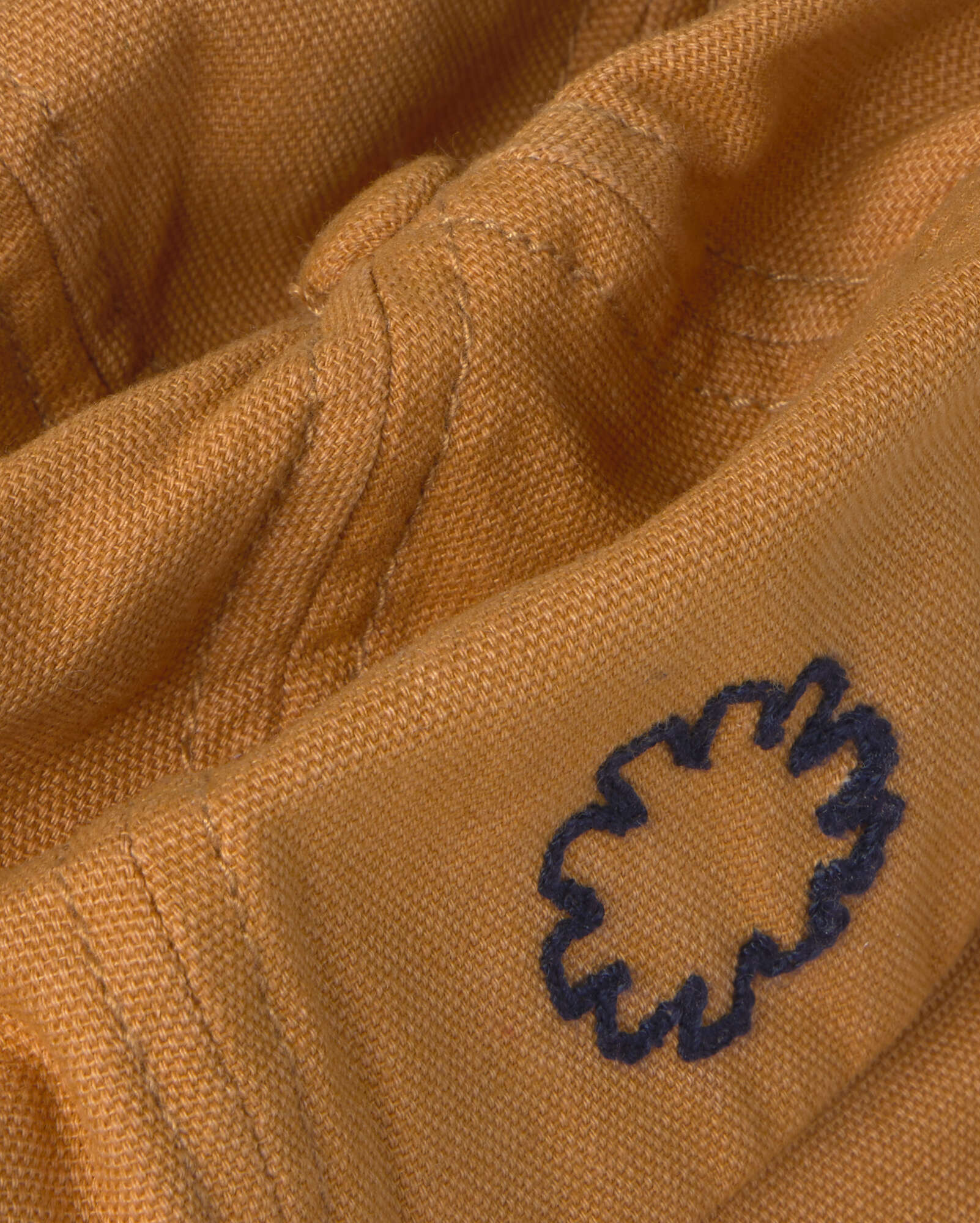 Gorro bucket naranja Norfeu sostenible silueta - 3
