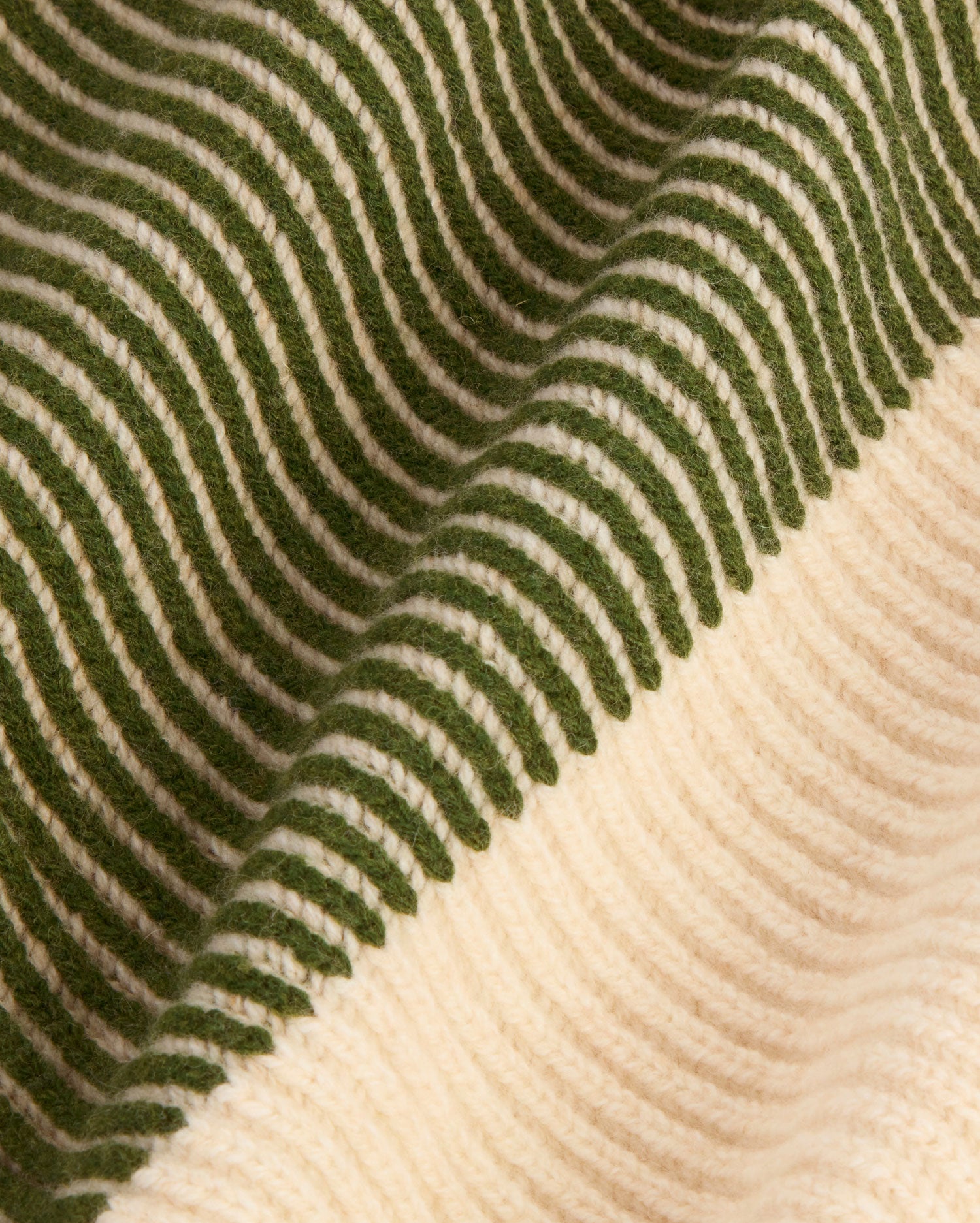 Bufanda verde lana central Ghede sostenible - silueta 3