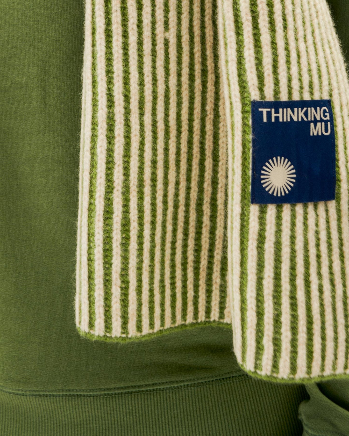 Bufanda verde lana central Ghede sostenible-3