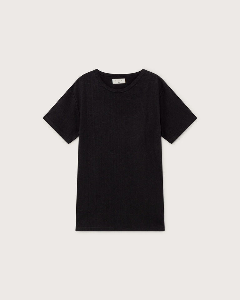 Camiseta hemp negra 1 sostenible-foto silueta5