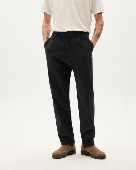 Pantalón wotan de pana negro sostenible-1