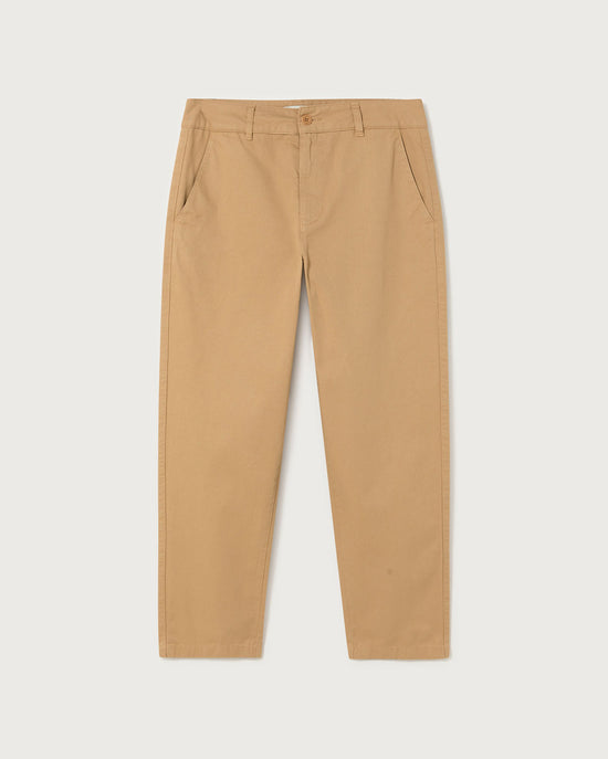 Pantalón camel Chino sostenible-foto silueta5