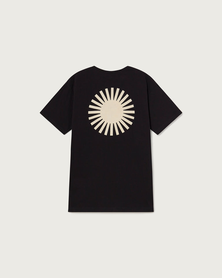 Camiseta negra Sol crudo sostenible-trasera-foto silueta-4